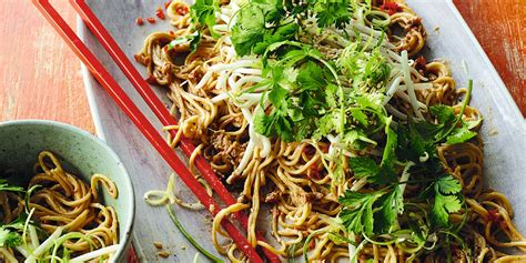  Le Lao Shan Liang Mian: Un Plat Fraîcheur Et Explosif Aux Saveurs Umami Inoubliables !