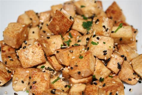  Le Tofu Rouge de Fuxin: Un Voyage Epicurien à Travers les Notes Fumées et la Douceur Caramélisée ?